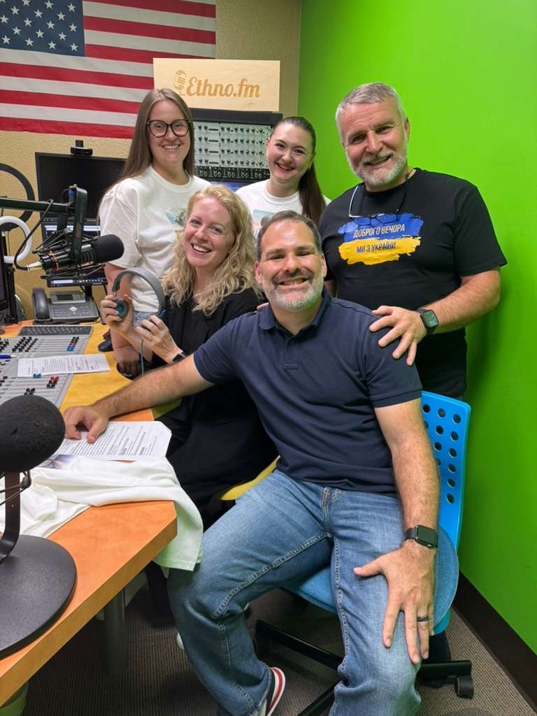 Голос, що долає океан: як городоччанка стала ведучою української радіопрограми у столиці Каліфорнії