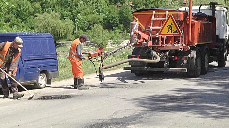 Від радянських машин до сучасних самоскидів. Як оновлюють автопарк комунальників у місті Городок