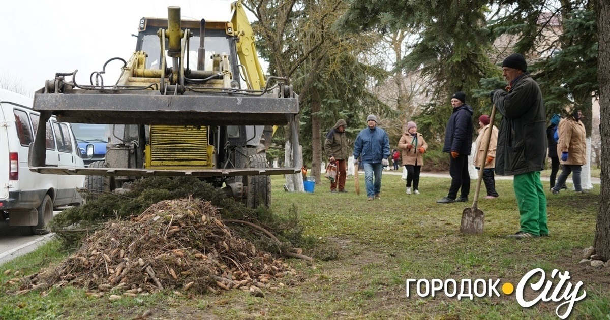 Від радянських машин до сучасних самоскидів. Як оновлюють автопарк комунальників у місті Городок