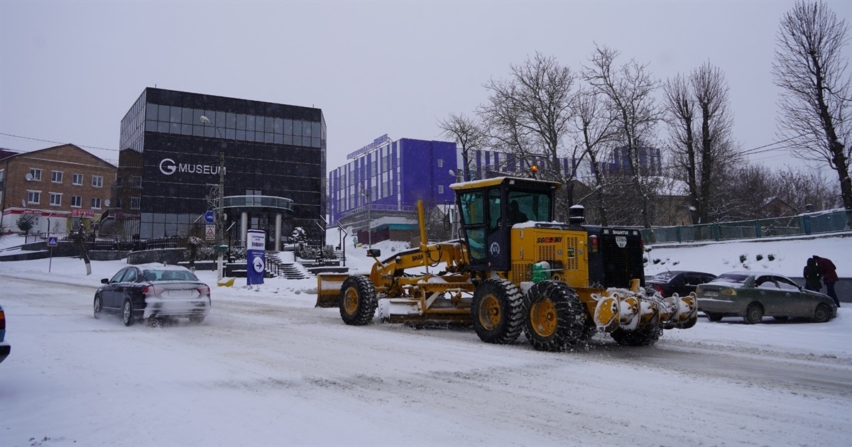 Від радянських машин до сучасних самоскидів. Як оновлюють автопарк комунальників у місті Городок