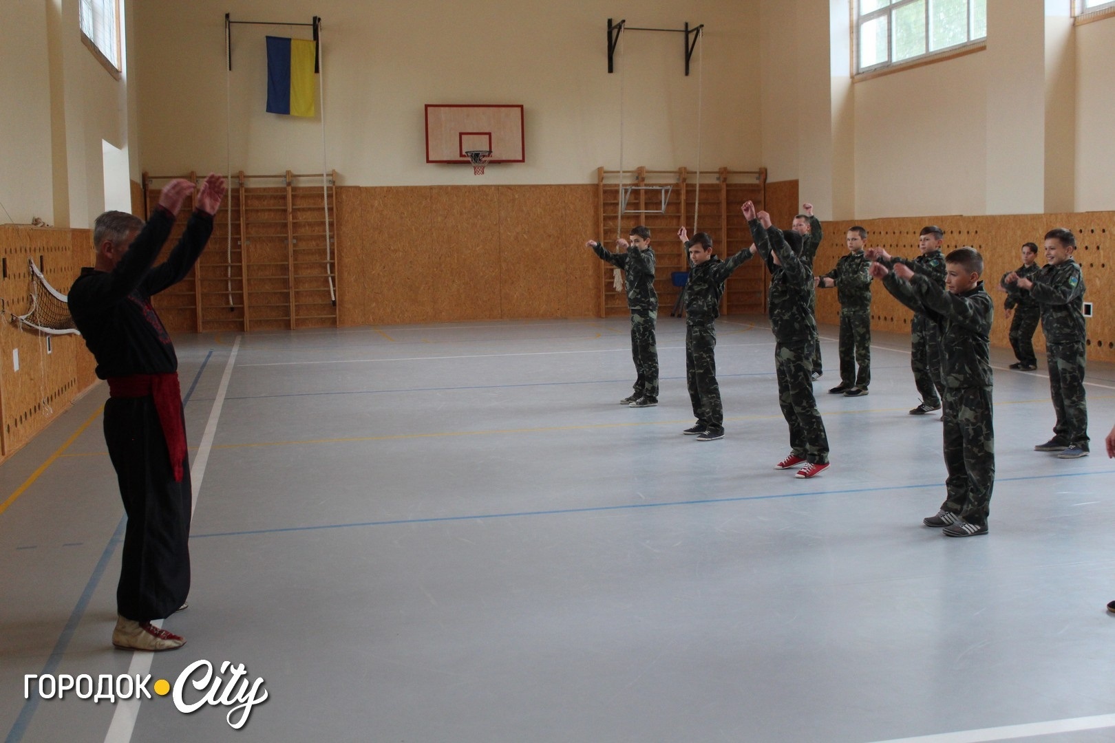 10 років тому: як школярі Городка знайомилися з бойовим гопаком