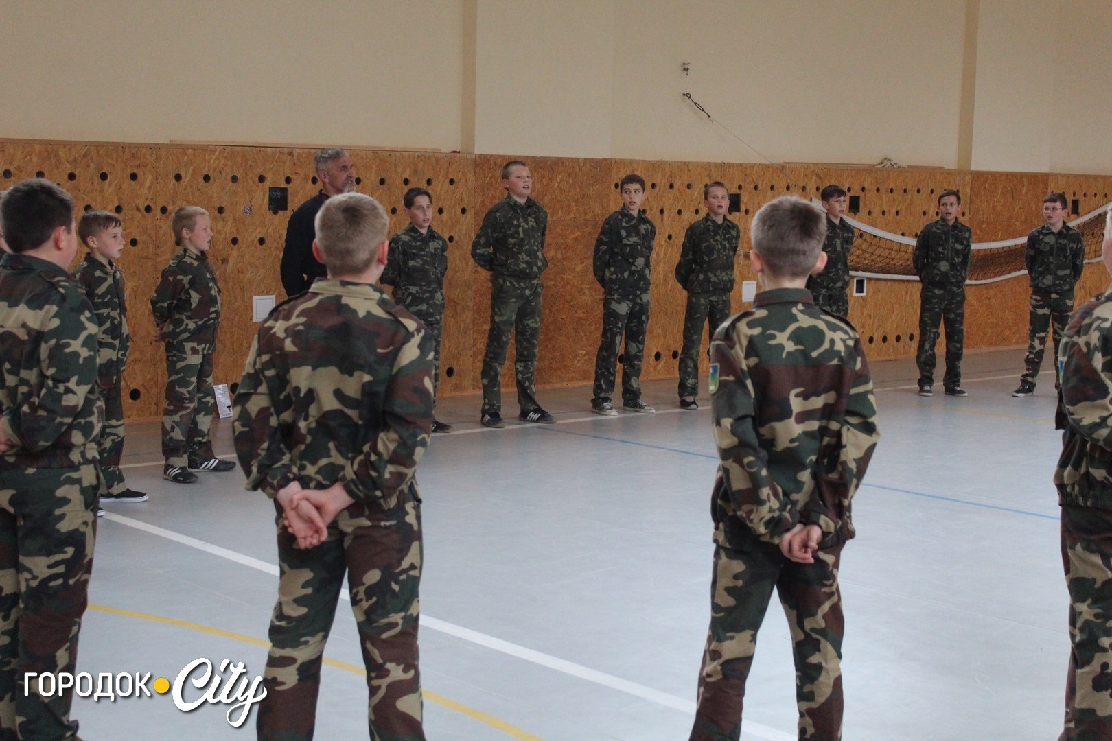 10 років тому: як школярі Городка знайомилися з бойовим гопаком