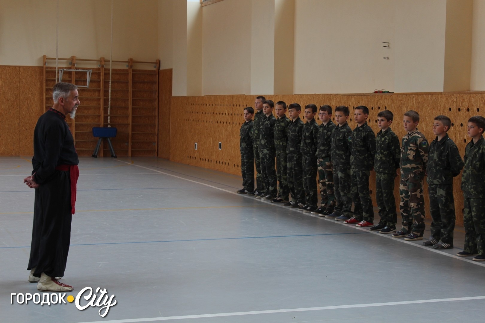 10 років тому: як школярі Городка знайомилися з бойовим гопаком