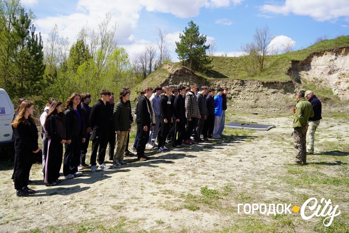 Практика на полігоні. Школярі Городоцької громади пройшли вогневу підготовку