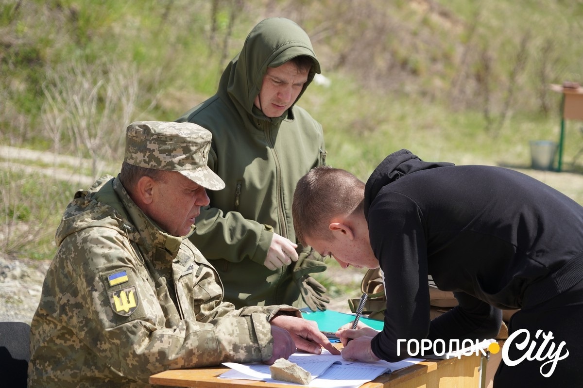 Практика на полігоні. Школярі Городоцької громади пройшли вогневу підготовку