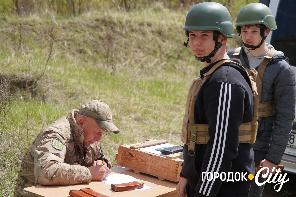 Практика на полігоні. Школярі Городоцької громади пройшли вогневу підготовку