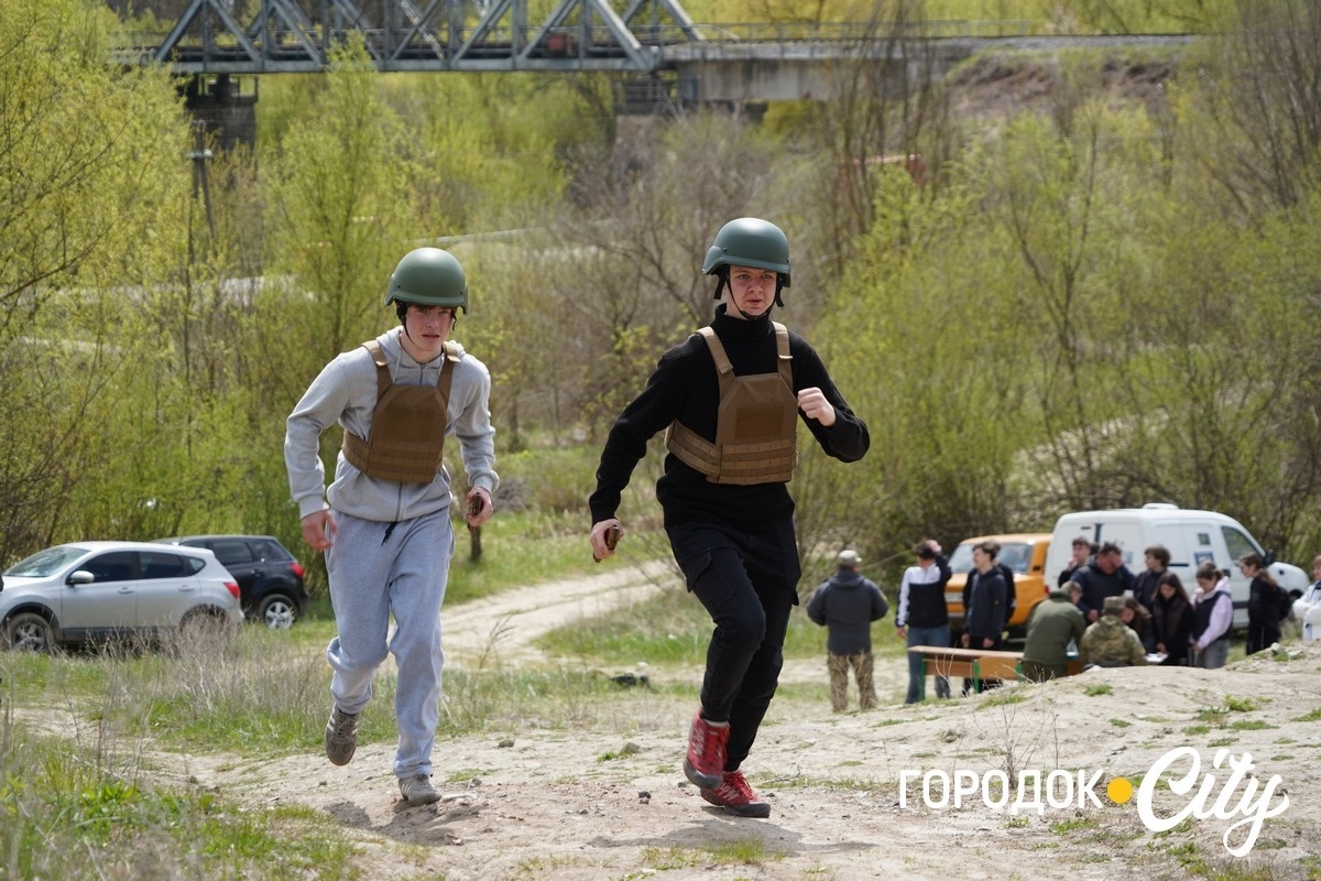 Практика на полігоні. Школярі Городоцької громади пройшли вогневу підготовку