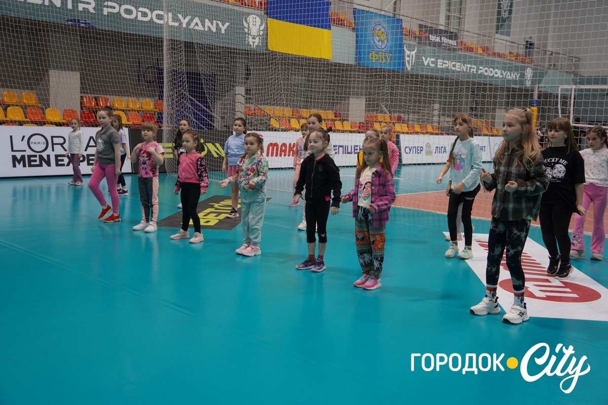Танцювальний антистрес. Як городоччанка Олена Шкробот популяризує зумбу серед дітей і дорослих