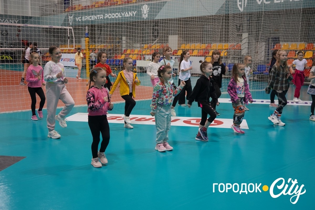 Танцювальний антистрес. Як городоччанка Олена Шкробот популяризує зумбу серед дітей і дорослих