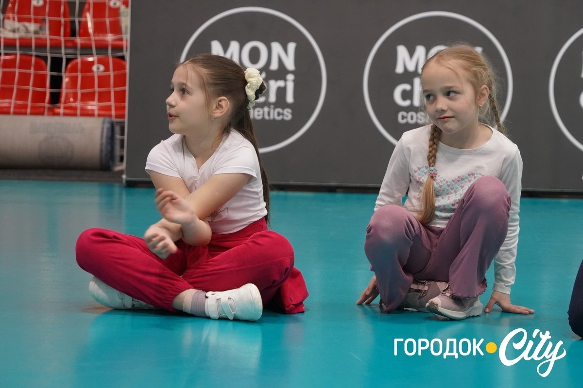 Танцювальний антистрес. Як городоччанка Олена Шкробот популяризує зумбу серед дітей і дорослих