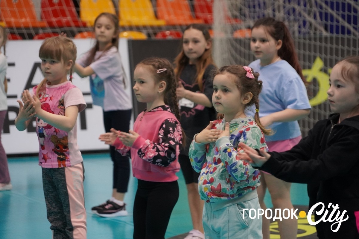 Танцювальний антистрес. Як городоччанка Олена Шкробот популяризує зумбу серед дітей і дорослих