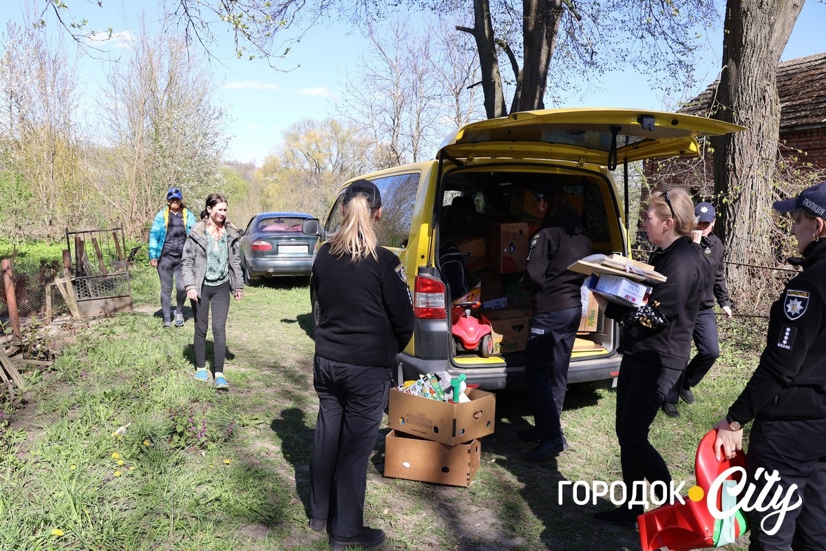 Три родини на Городоччині отримали допомогу від закордонних благодійників