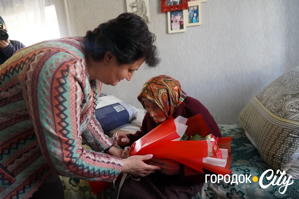 Вона народилася в один рік із королевою Єлизаветою ІІ та відсвяткувала 100-річний ювілей