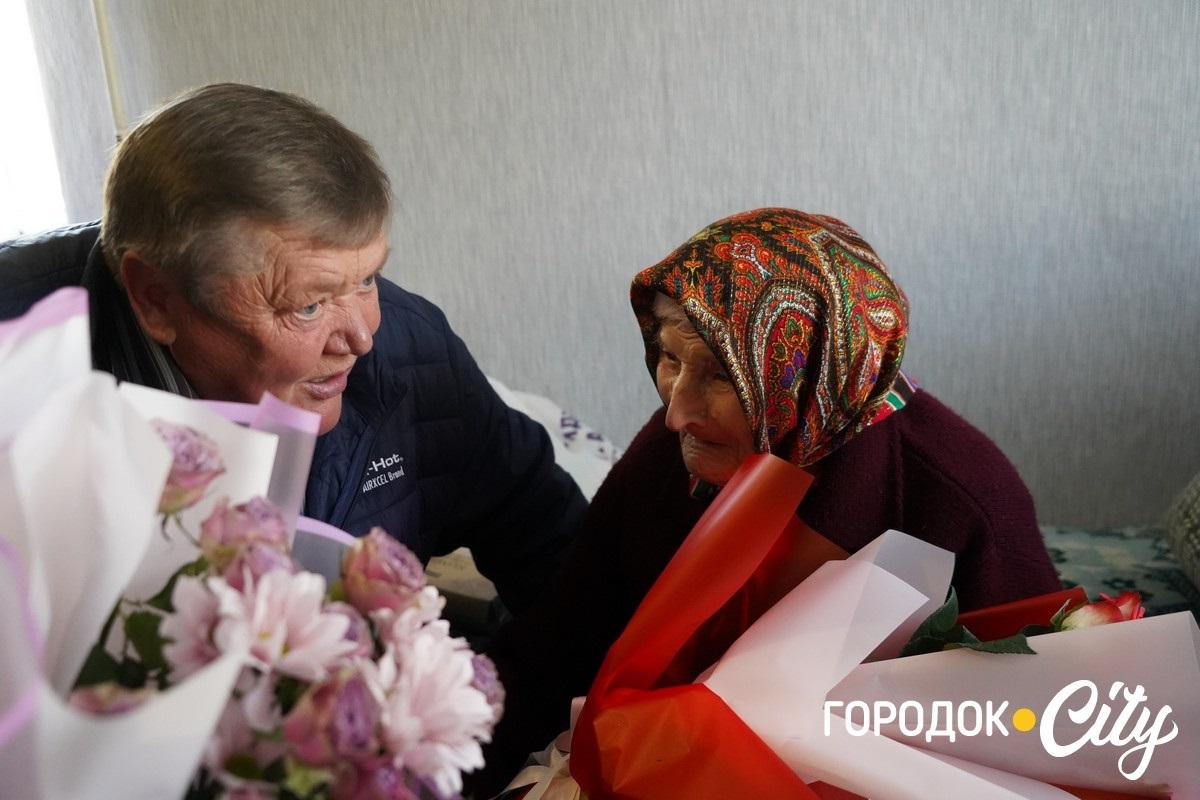 Вона народилася в один рік із королевою Єлизаветою ІІ та відсвяткувала 100-річний ювілей
