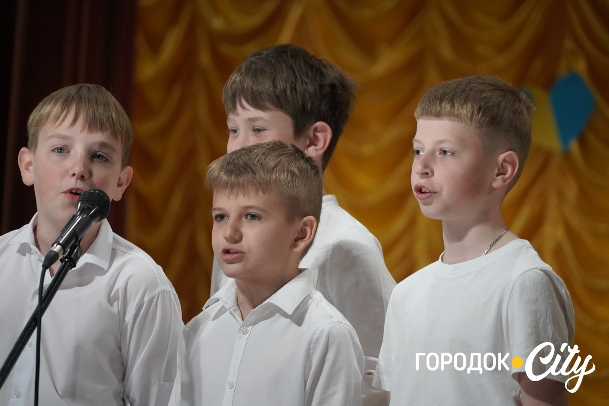 «Серця, що діють». Учні Городоцького ліцею №1 організували концерт на підтримку ЗСУ