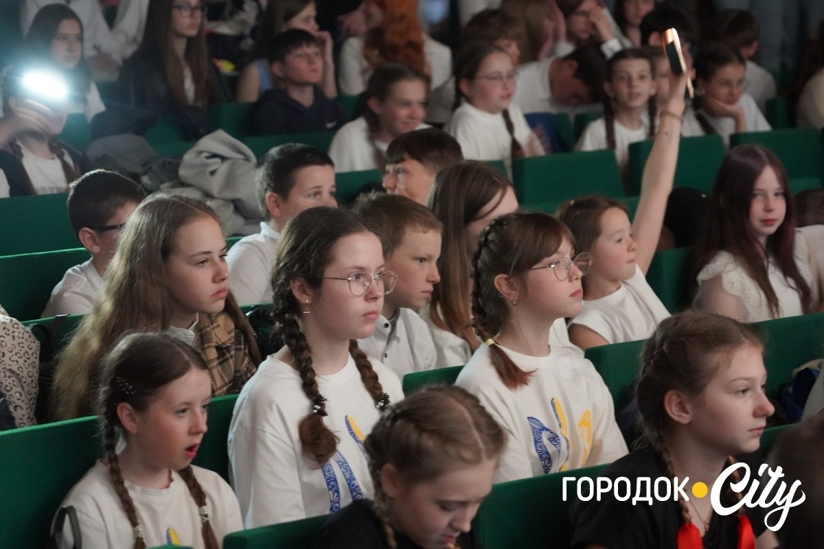 «Серця, що діють». Учні Городоцького ліцею №1 організували концерт на підтримку ЗСУ
