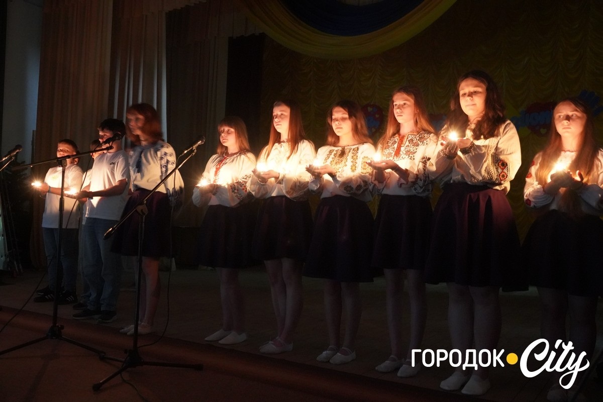 «Серця, що діють». Учні Городоцького ліцею №1 організували концерт на підтримку ЗСУ