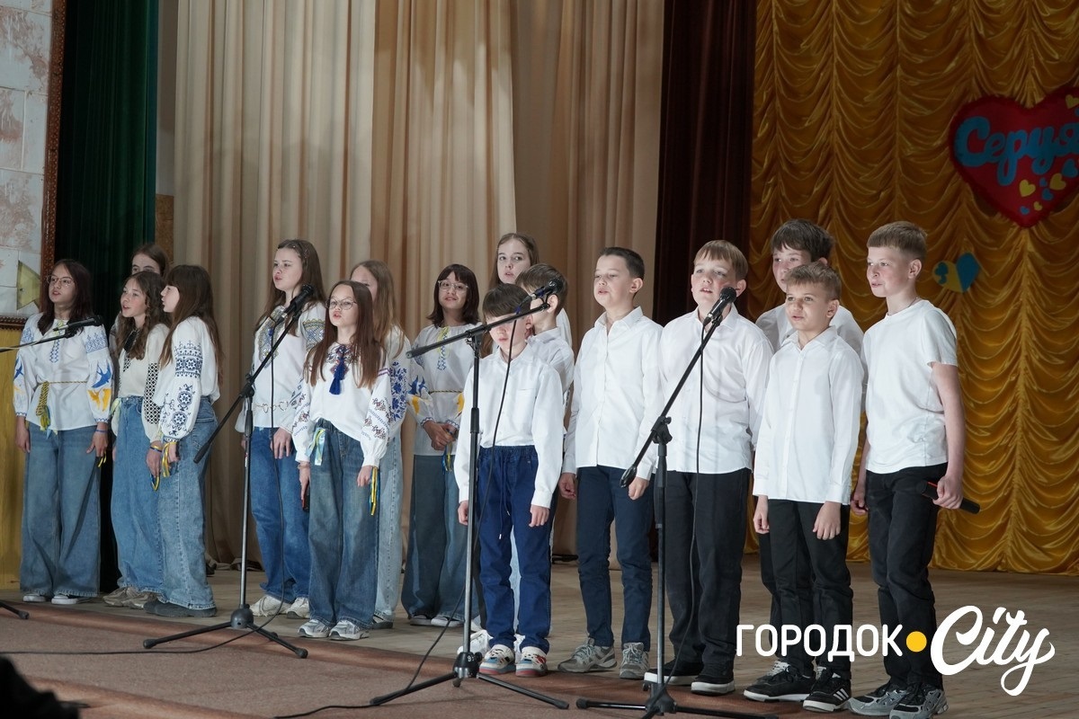 «Серця, що діють». Учні Городоцького ліцею №1 організували концерт на підтримку ЗСУ