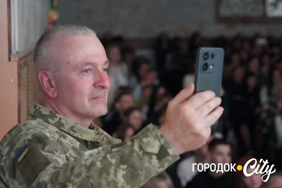 «Серця, що діють». Учні Городоцького ліцею №1 організували концерт на підтримку ЗСУ