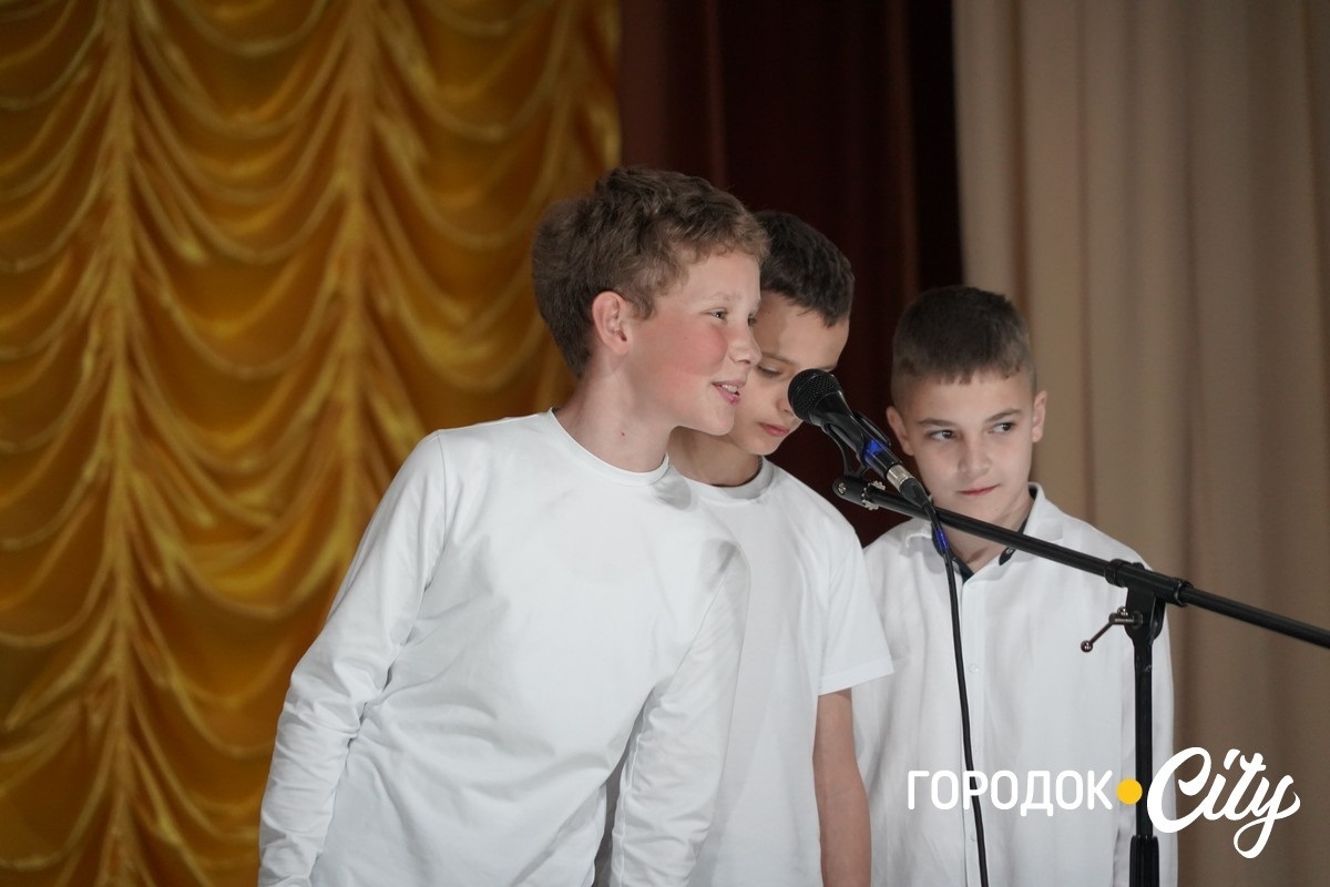 «Серця, що діють». Учні Городоцького ліцею №1 організували концерт на підтримку ЗСУ