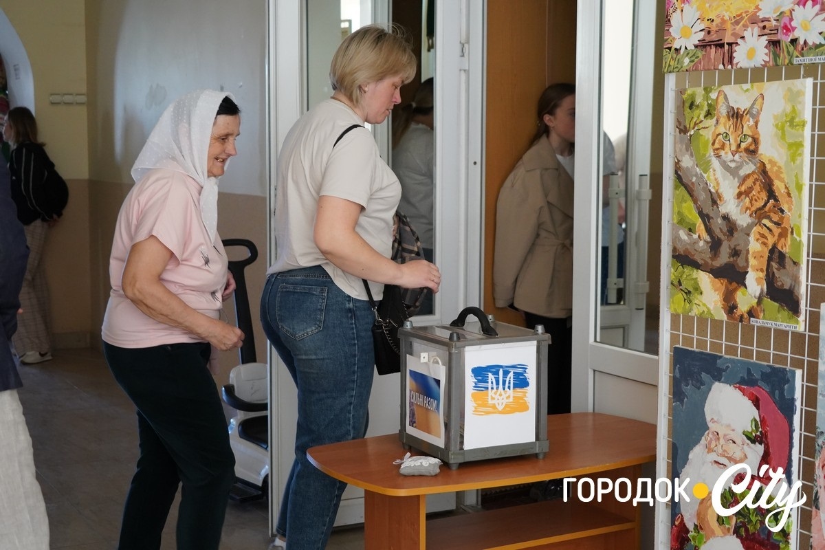 «Серця, що діють». Учні Городоцького ліцею №1 організували концерт на підтримку ЗСУ