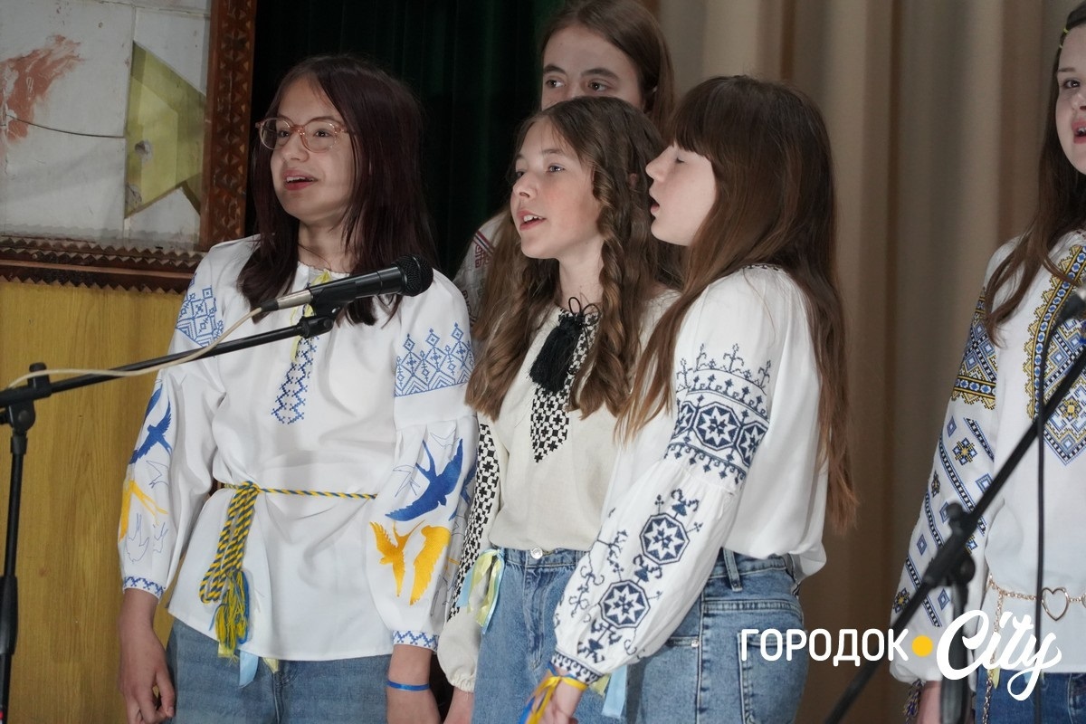 «Серця, що діють». Учні Городоцького ліцею №1 організували концерт на підтримку ЗСУ