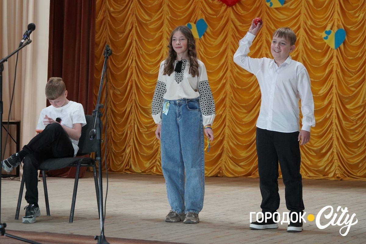 «Серця, що діють». Учні Городоцького ліцею №1 організували концерт на підтримку ЗСУ