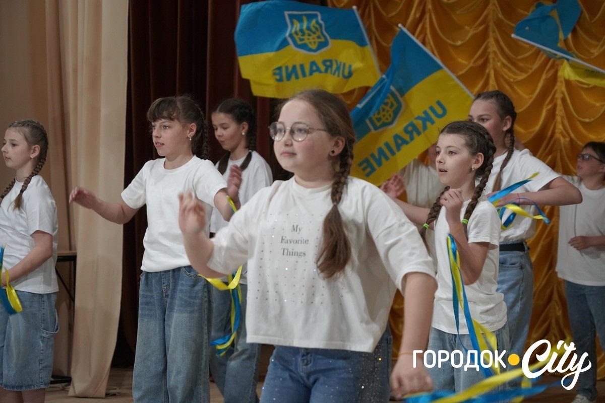 «Серця, що діють». Учні Городоцького ліцею №1 організували концерт на підтримку ЗСУ