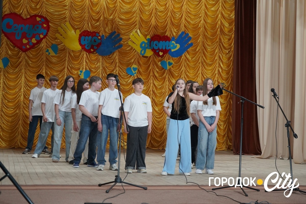 «Серця, що діють». Учні Городоцького ліцею №1 організували концерт на підтримку ЗСУ