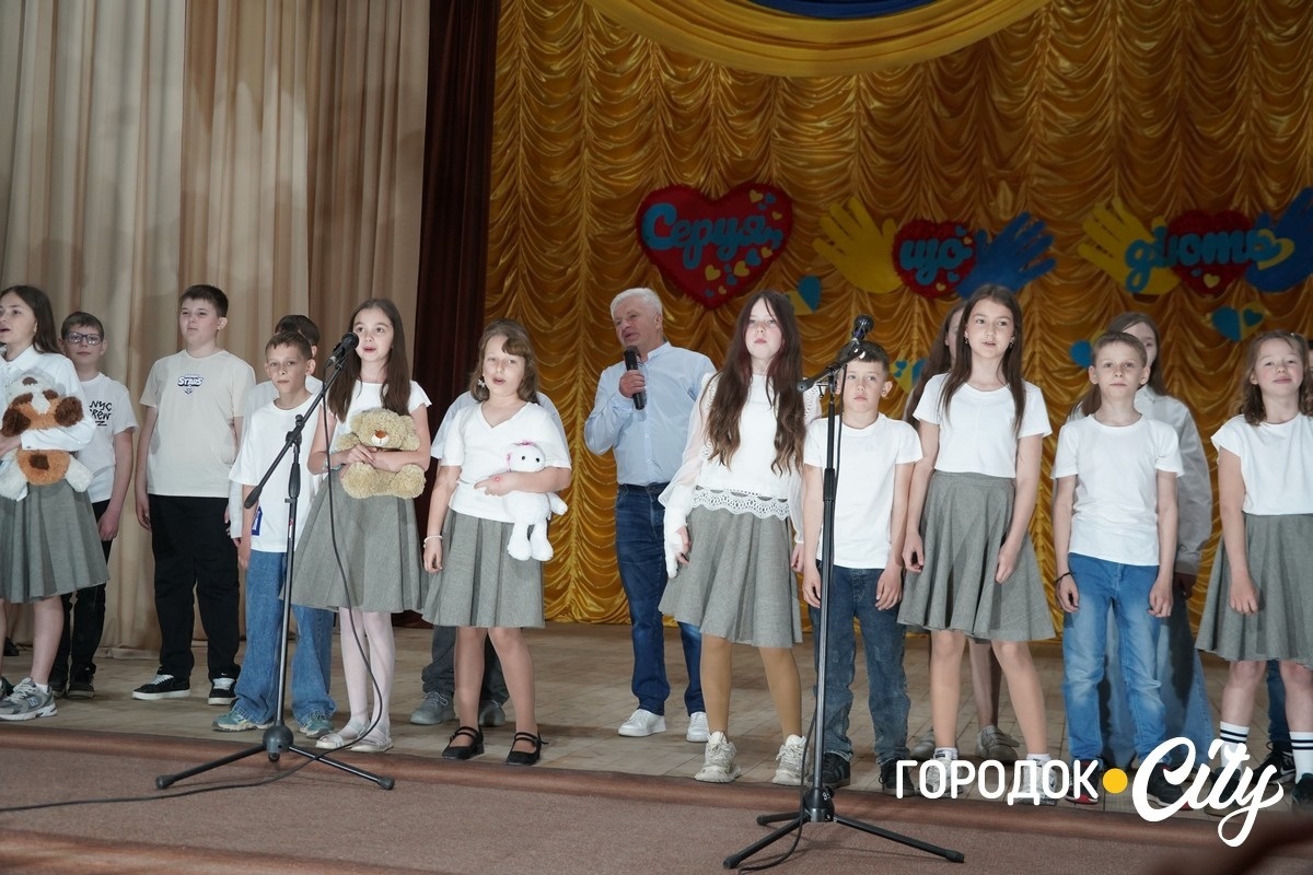 «Серця, що діють». Учні Городоцького ліцею №1 організували концерт на підтримку ЗСУ