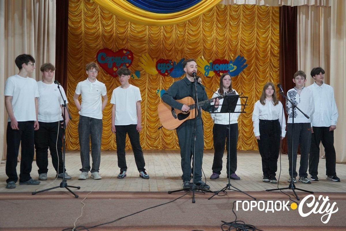 «Серця, що діють». Учні Городоцького ліцею №1 організували концерт на підтримку ЗСУ
