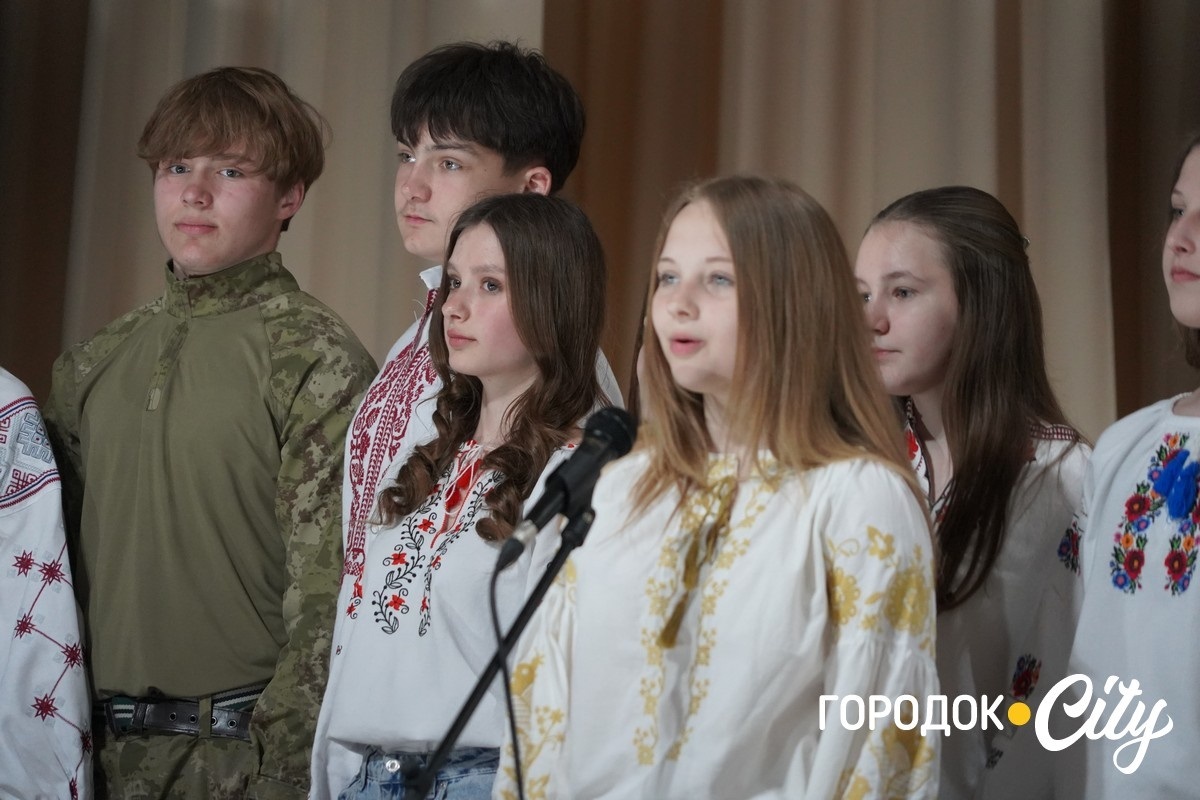 «Серця, що діють». Учні Городоцького ліцею №1 організували концерт на підтримку ЗСУ