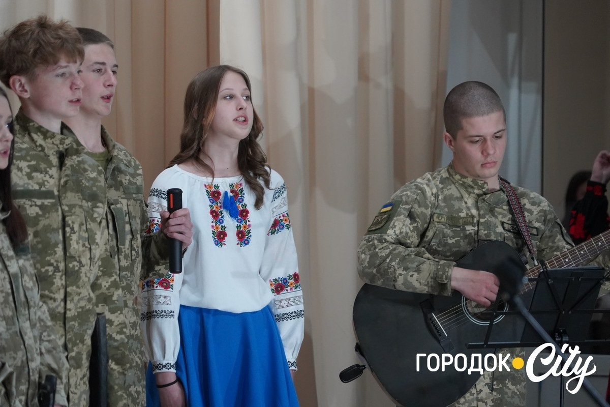 «Серця, що діють». Учні Городоцького ліцею №1 організували концерт на підтримку ЗСУ
