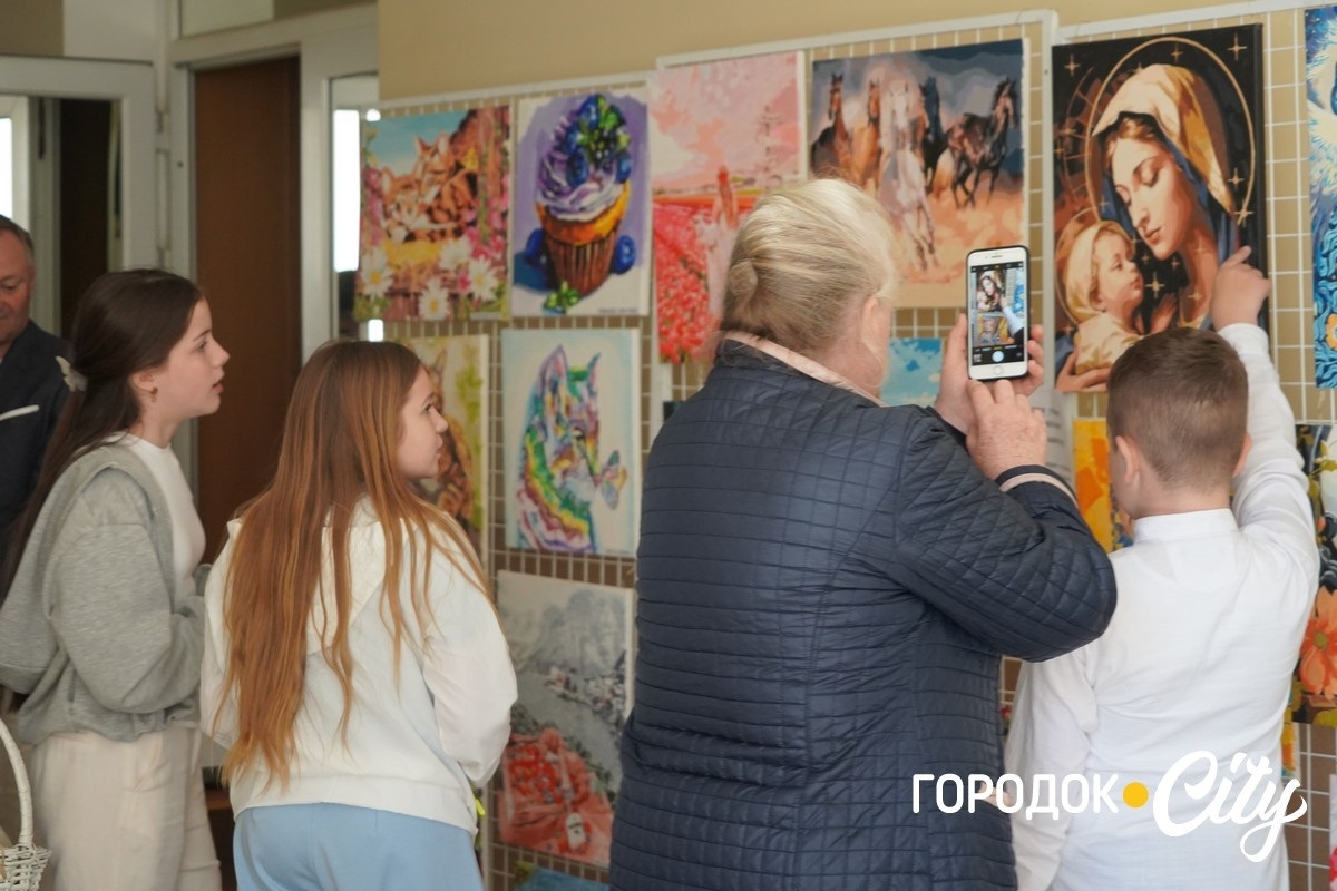 «Серця, що діють». Учні Городоцького ліцею №1 організували концерт на підтримку ЗСУ
