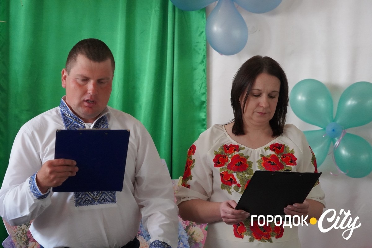 До Дня матері — з любов’ю. У Городку вихованці Центру реабілітації подарували мамам зворушливе свято