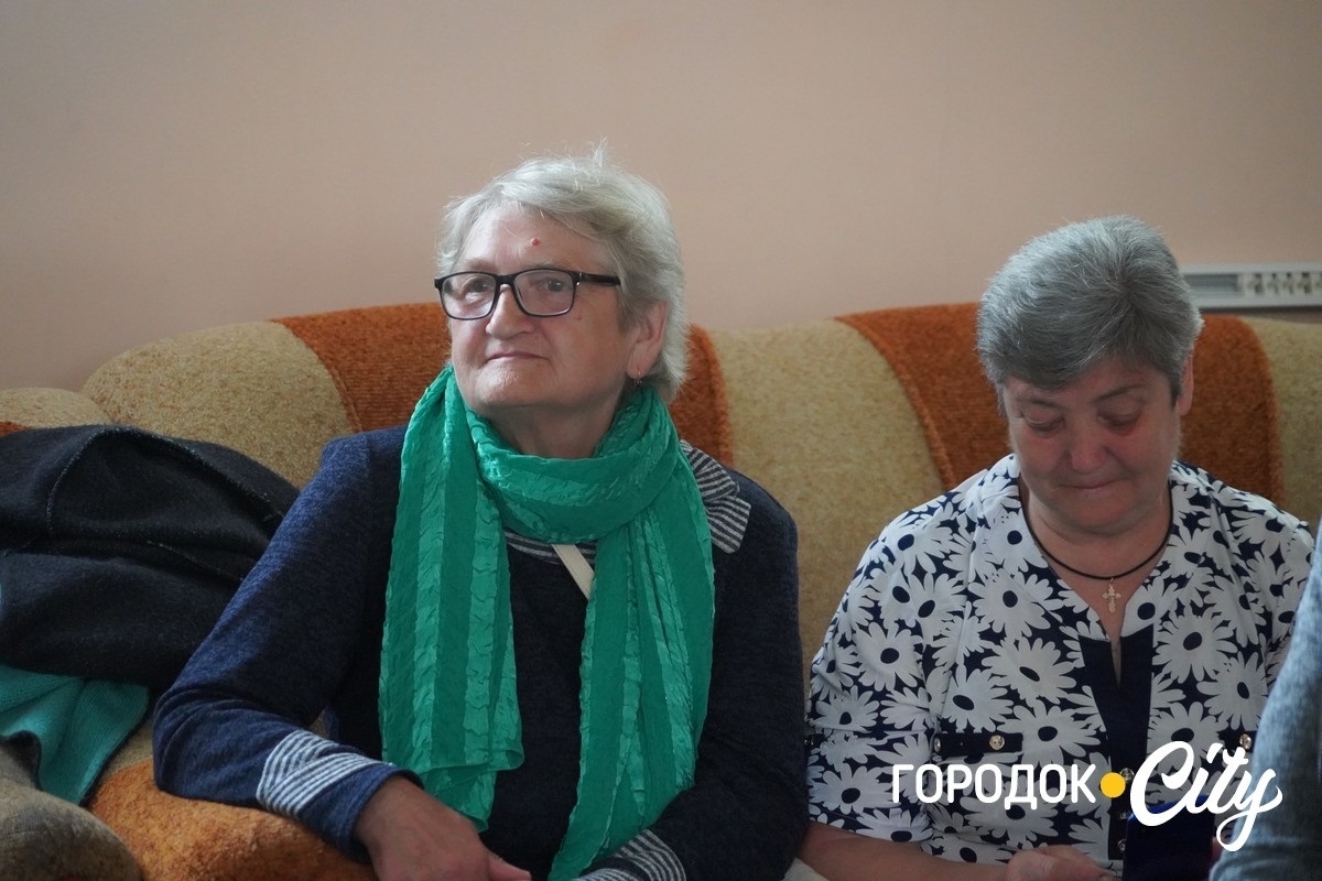 До Дня матері — з любов’ю. У Городку вихованці Центру реабілітації подарували мамам зворушливе свято