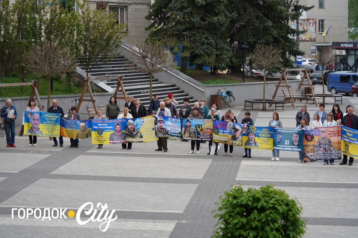 У Городку підтримали матерів військових — учасниць акції «Зниклі безвісти — не означає забуті»