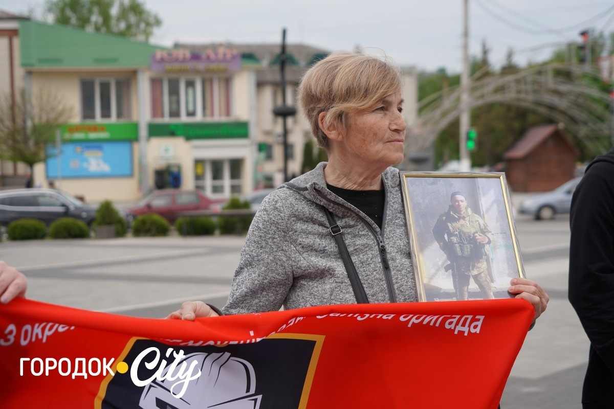У Городку підтримали матерів військових — учасниць акції «Зниклі безвісти — не означає забуті»