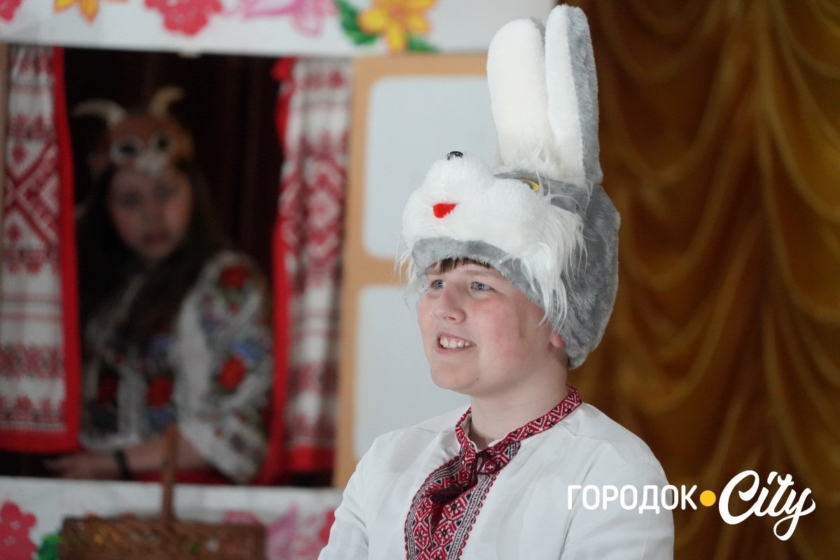 Понад 10 тисяч гривень для ЗСУ: учні Городоцького ліцею №2 провели благодійний концерт до Дня матері