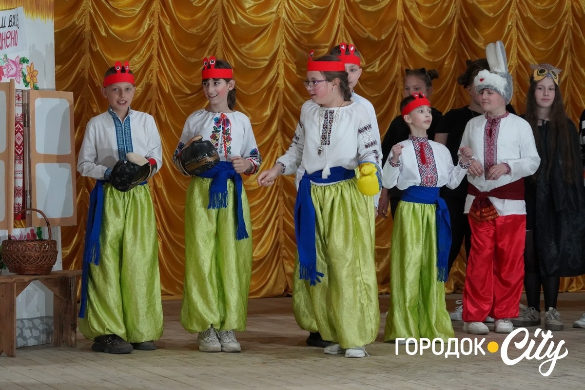 Понад 10 тисяч гривень для ЗСУ: учні Городоцького ліцею №2 провели благодійний концерт до Дня матері