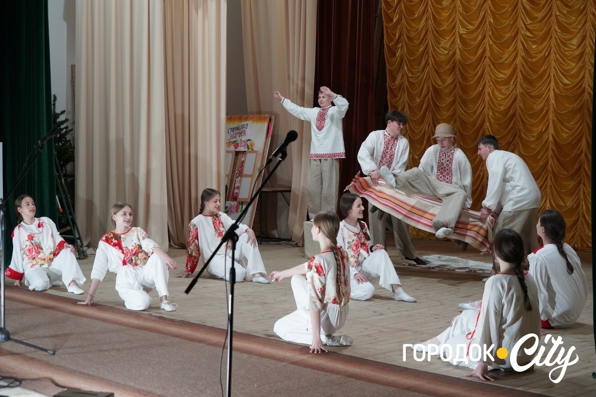 Понад 10 тисяч гривень для ЗСУ: учні Городоцького ліцею №2 провели благодійний концерт до Дня матері