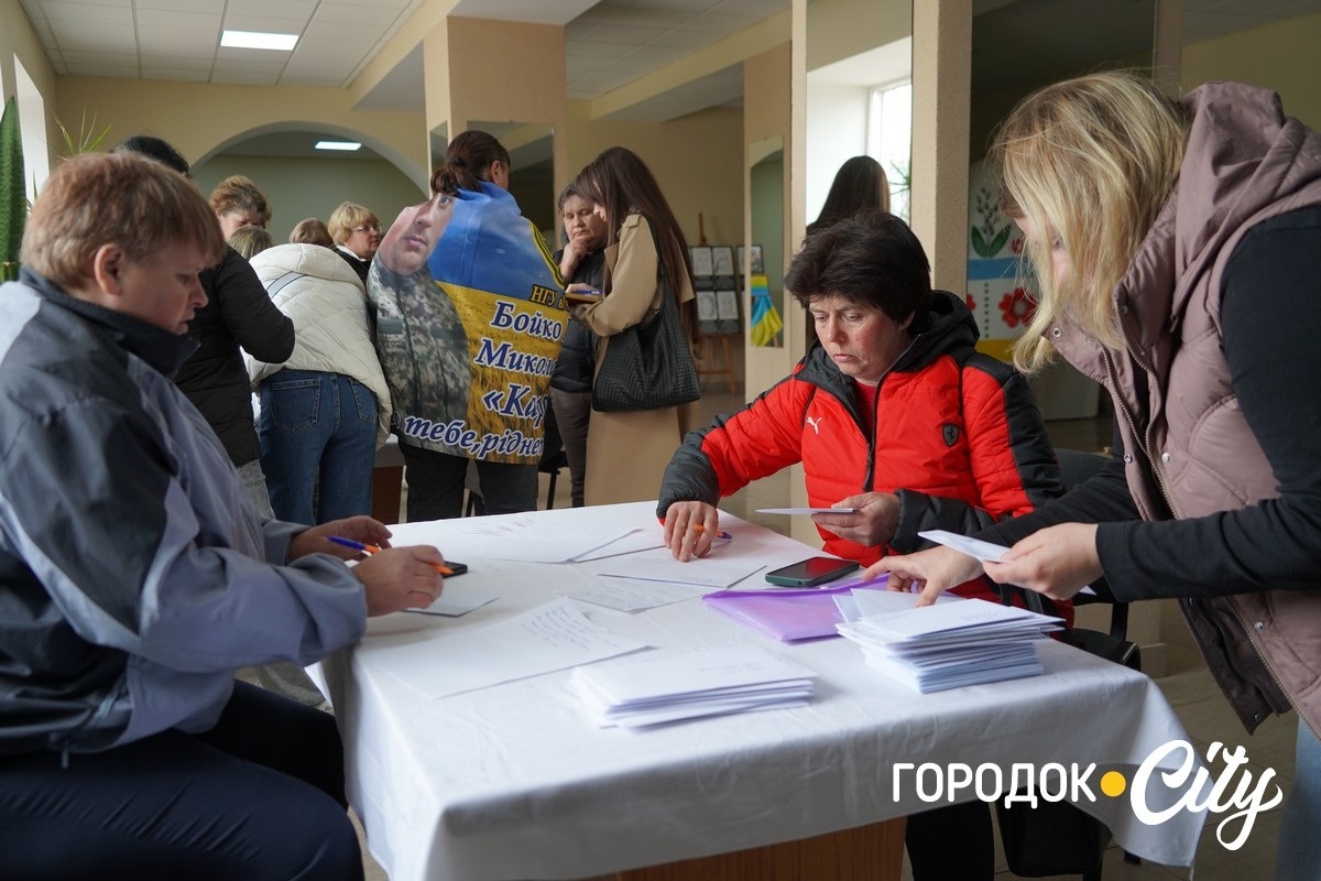 У Городку родини зниклих безвісти воїнів зустрілися з представницею Омбудсмана