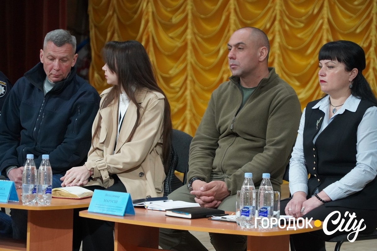 У Городку родини зниклих безвісти воїнів зустрілися з представницею Омбудсмана