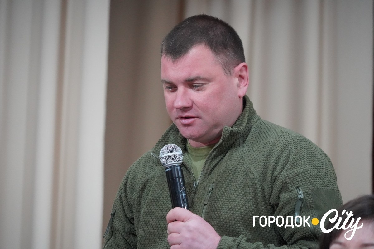 У Городку родини зниклих безвісти воїнів зустрілися з представницею Омбудсмана