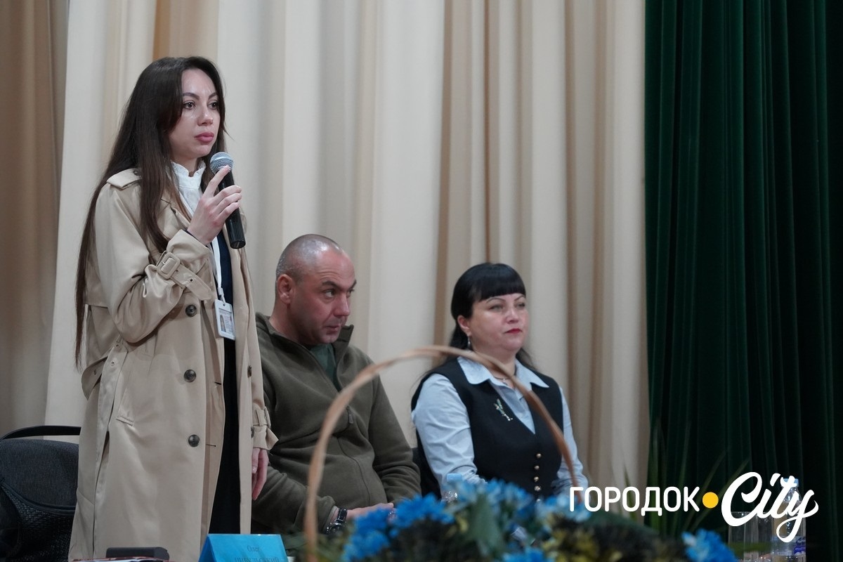 У Городку родини зниклих безвісти воїнів зустрілися з представницею Омбудсмана
