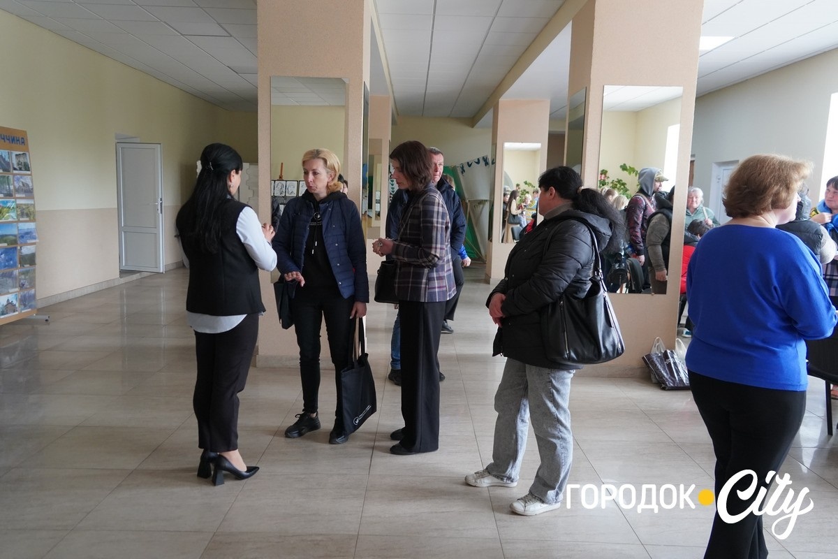 У Городку родини зниклих безвісти воїнів зустрілися з представницею Омбудсмана