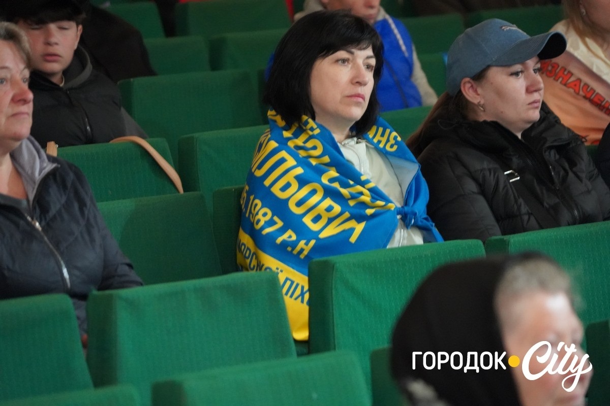 У Городку родини зниклих безвісти воїнів зустрілися з представницею Омбудсмана