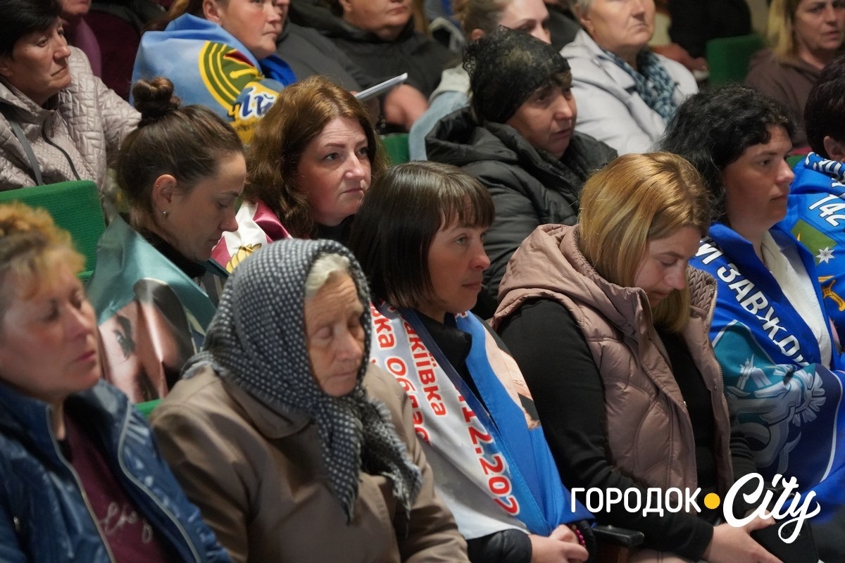 У Городку родини зниклих безвісти воїнів зустрілися з представницею Омбудсмана