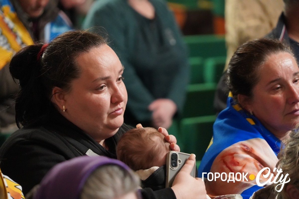 У Городку родини зниклих безвісти воїнів зустрілися з представницею Омбудсмана