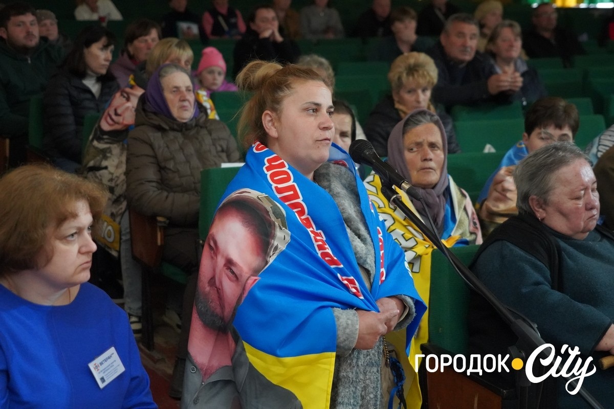У Городку родини зниклих безвісти воїнів зустрілися з представницею Омбудсмана